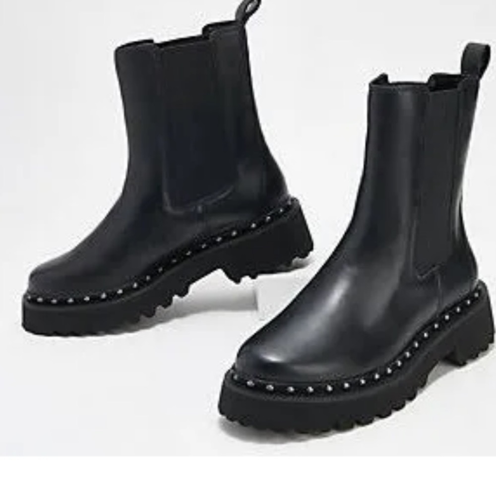 Vince Camuto Meendey Black Leather Pull On Chelsea Fashion Booties Lug Sole NWT - Picture 1 of 6